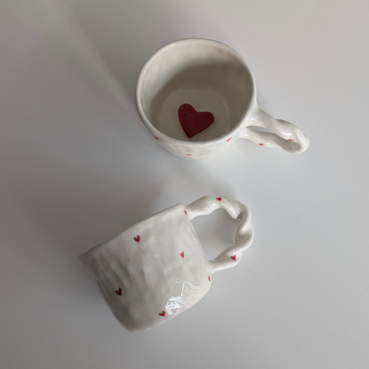 Kubek z kręconym uchem