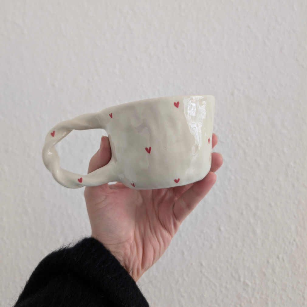 Kubek z kręconym uchem